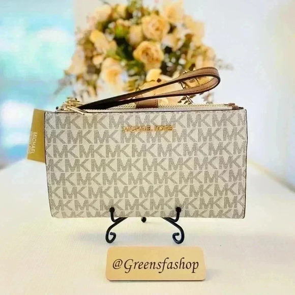 Michael Kors Double Zip Wallet With Wristlet vanilla